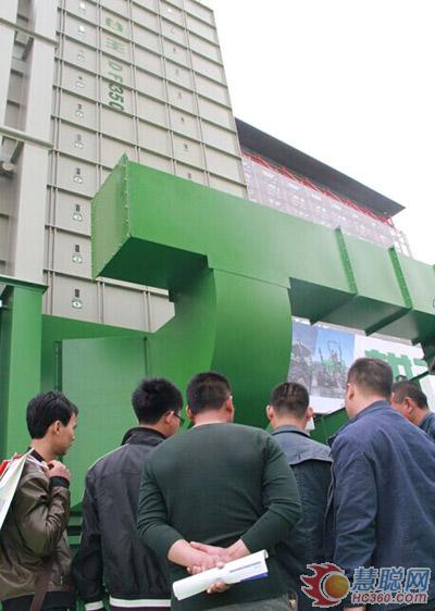 展会现场，谷王烘干机备受关注